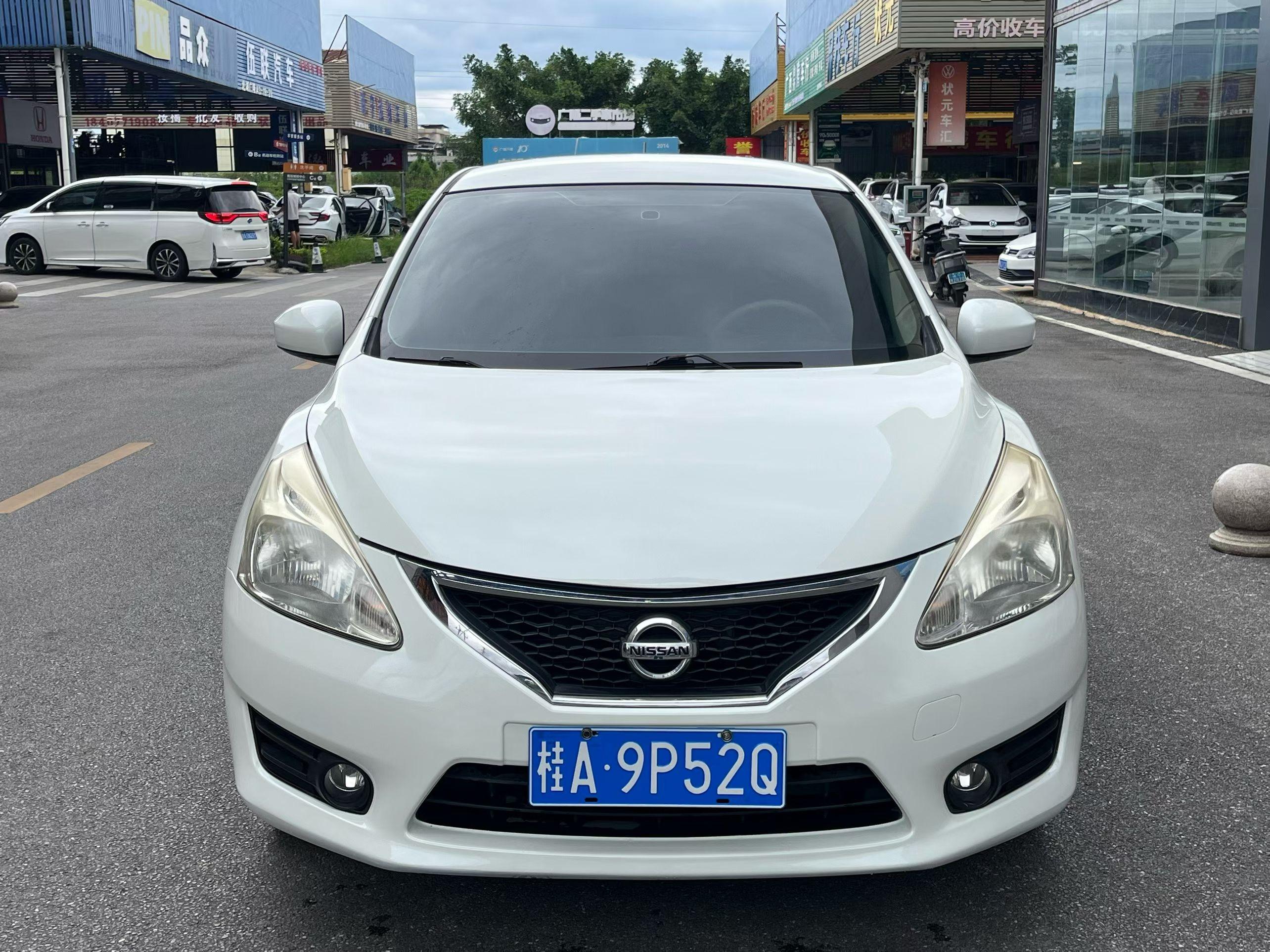 Nissan Tiida 2014 thumb 9