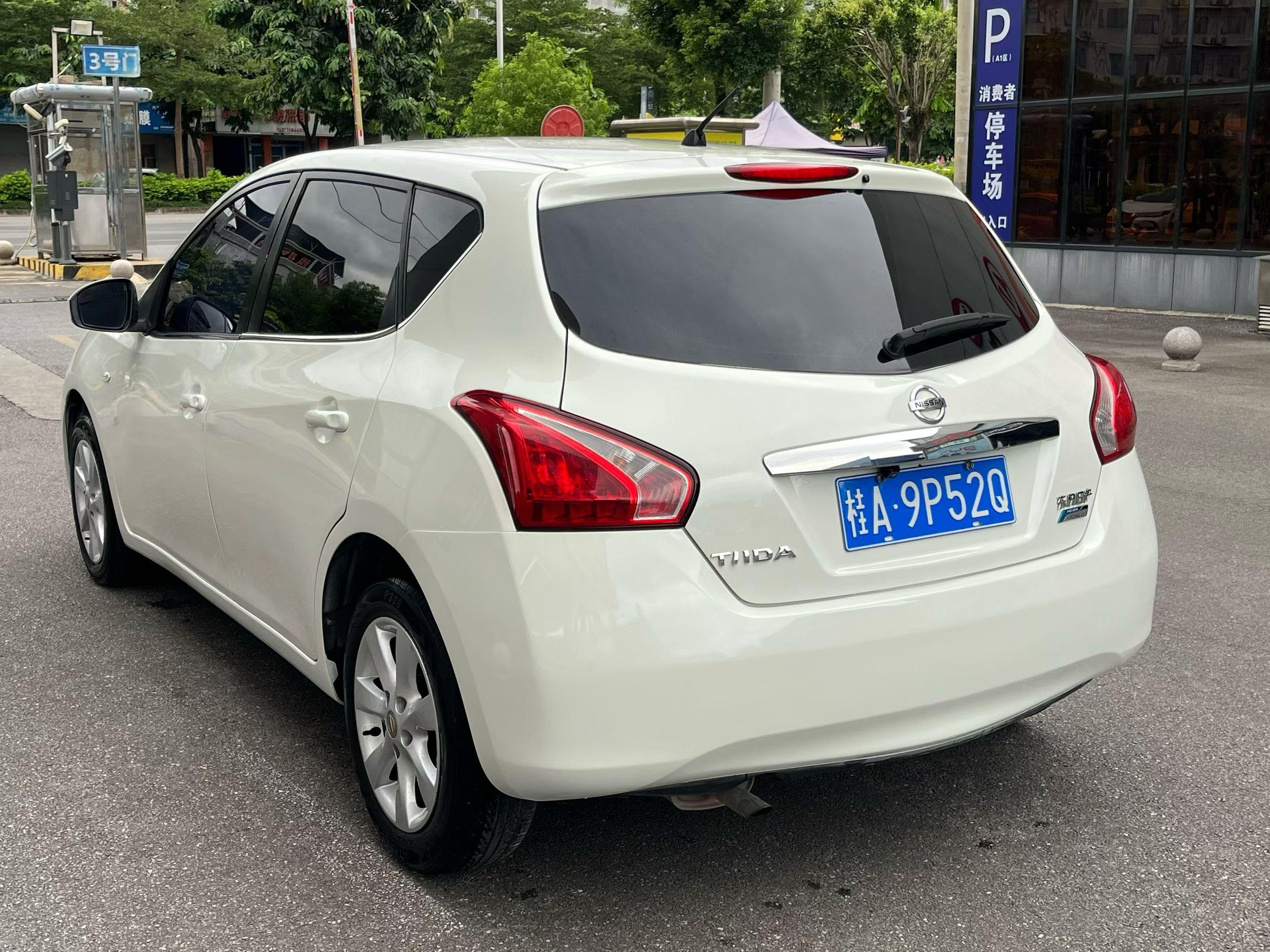 Nissan Tiida 2014 thumb 11