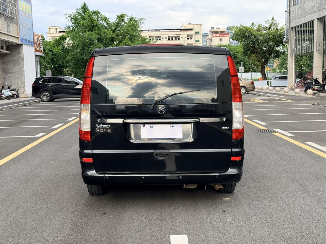 Mercedes-Benz Wei Ting 2011 thumb 3