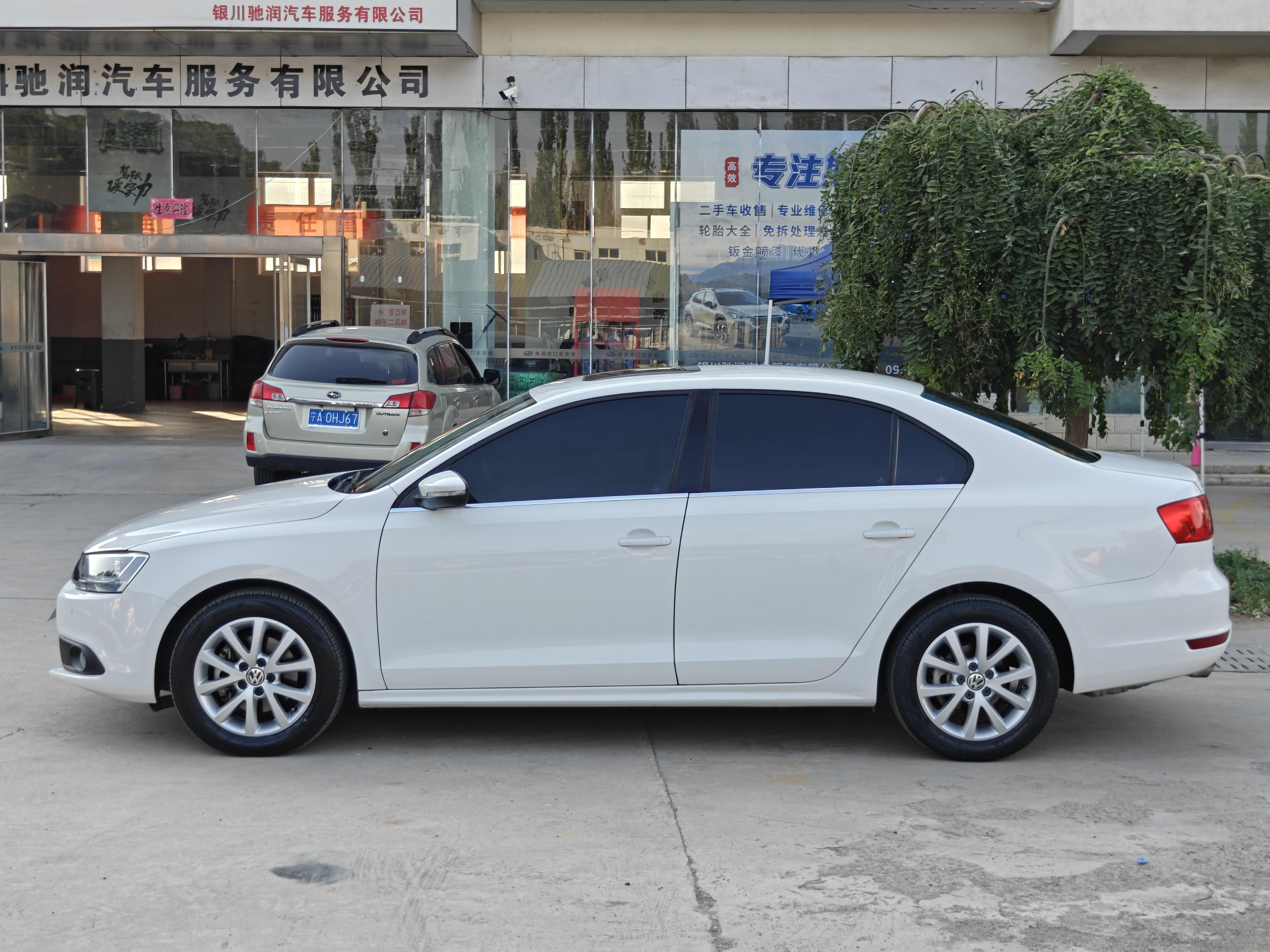 Volkswagen Sagitar 2012 thumb 2