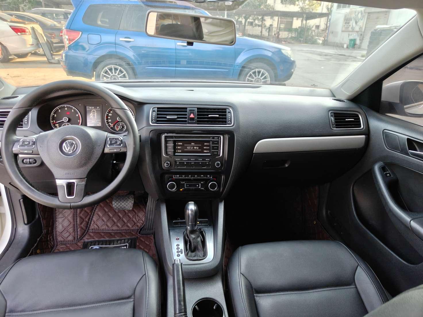 Volkswagen Sagitar 2012 thumb 5
