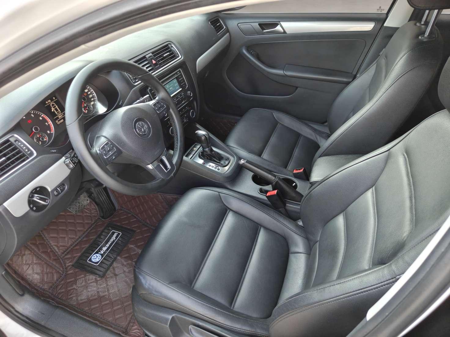 Volkswagen Sagitar 2012 thumb 6