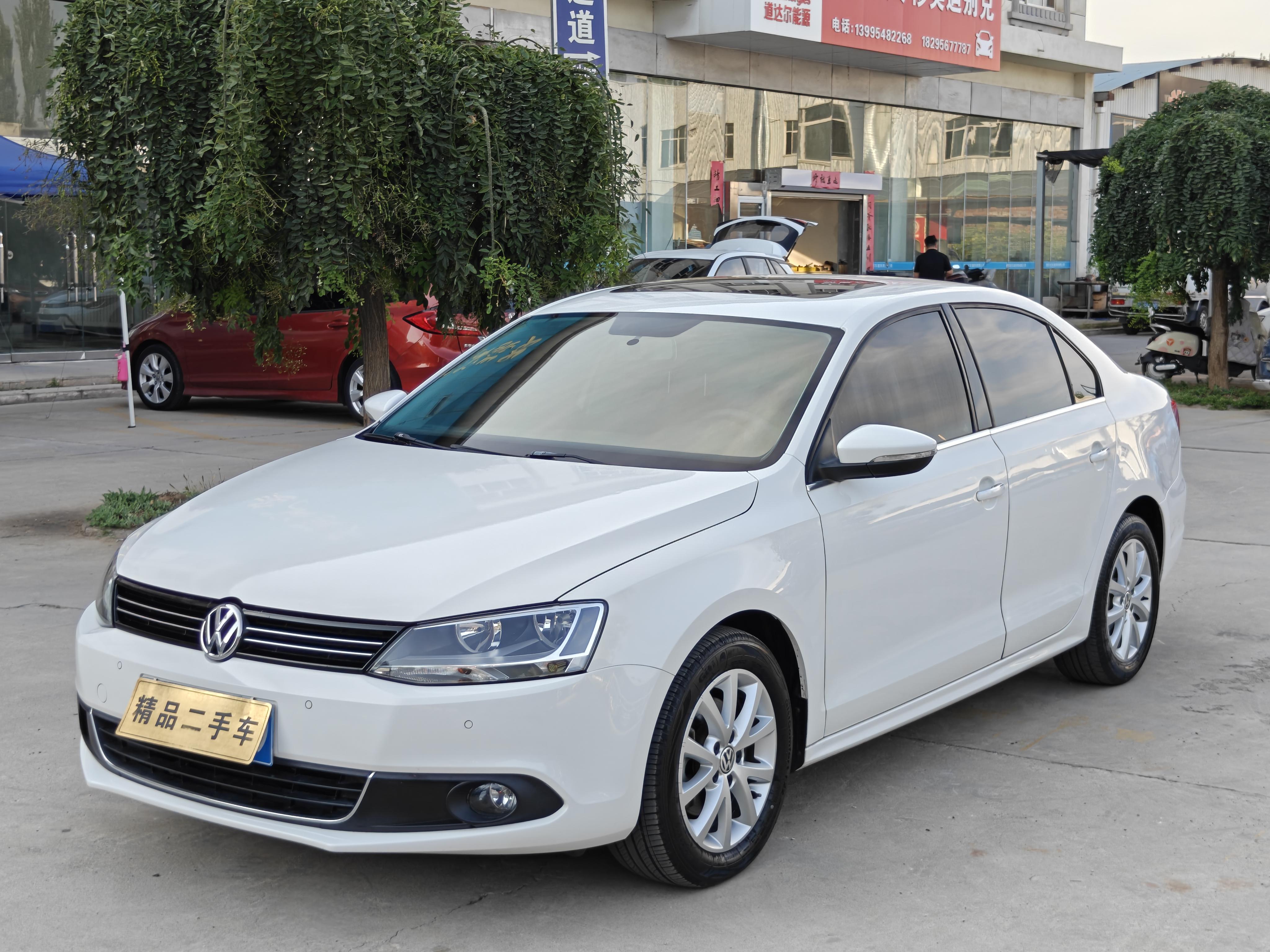 Volkswagen Sagitar 2012 thumb 8