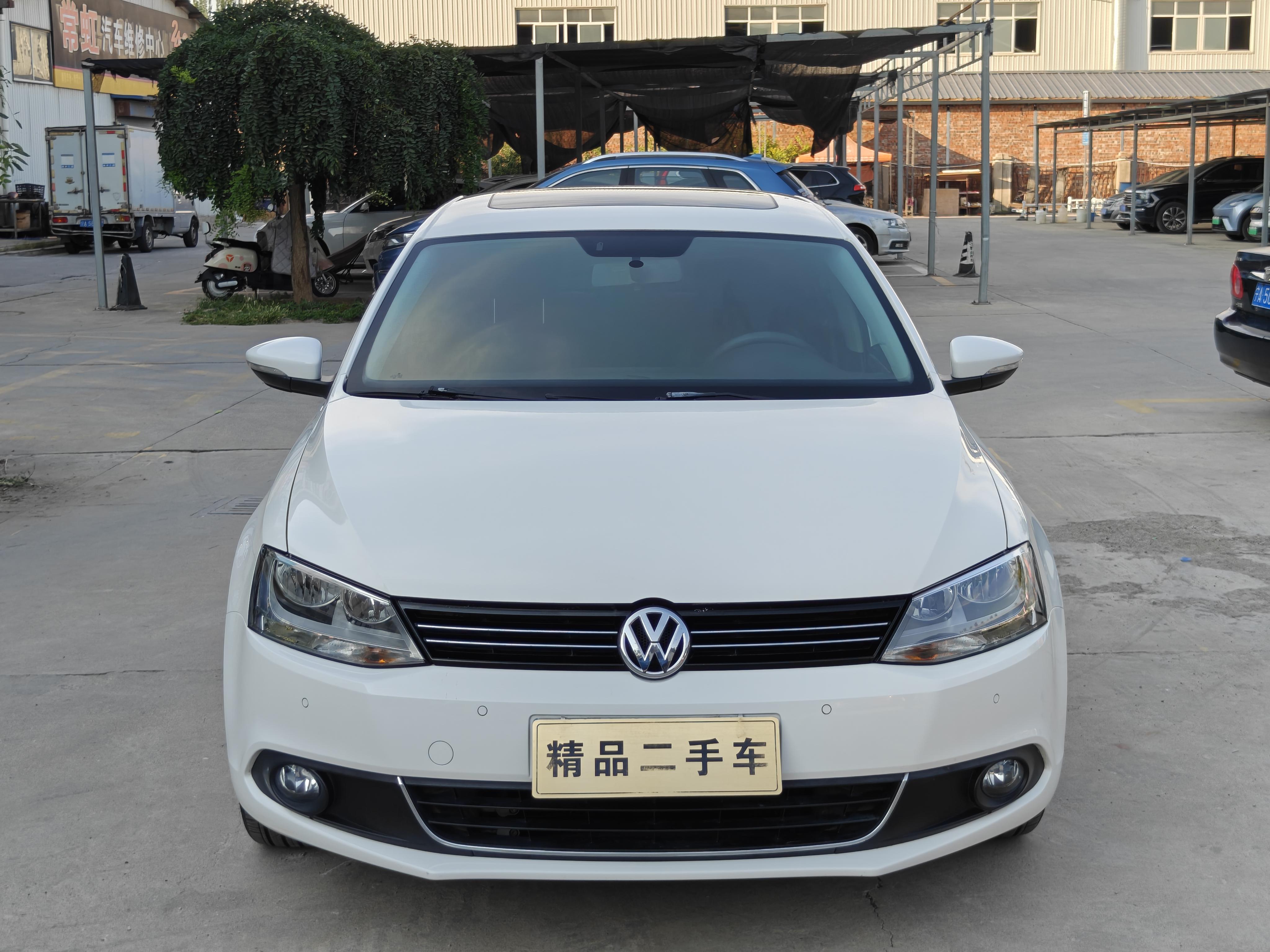 Volkswagen Sagitar 2012 thumb 9