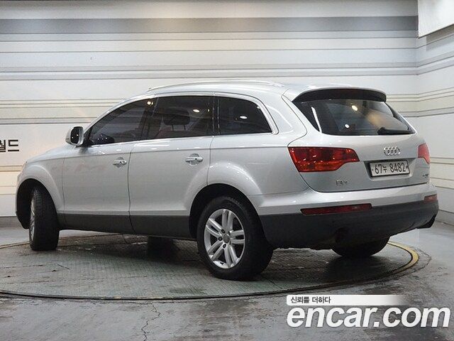 Audi Q7 2009 thumb 3