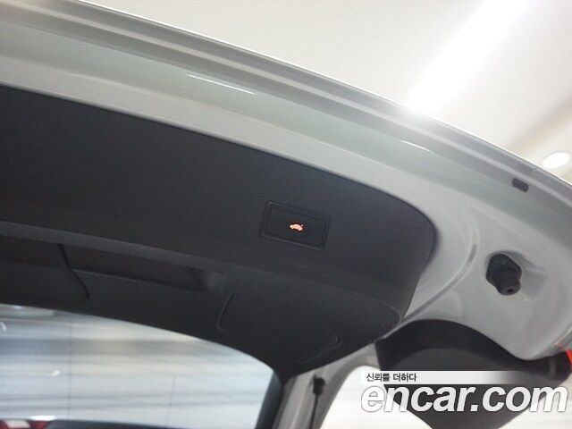 Audi Q7 2009 thumb 8