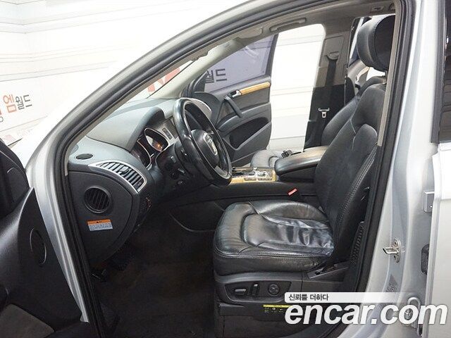 Audi Q7 2009 thumb 9
