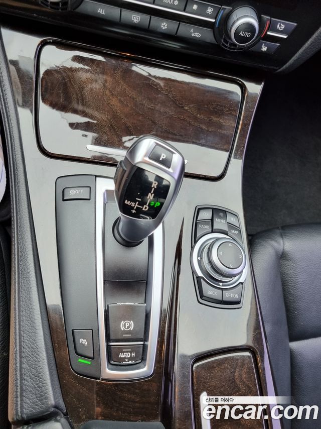 BMW 5 серии 2011 thumb 10