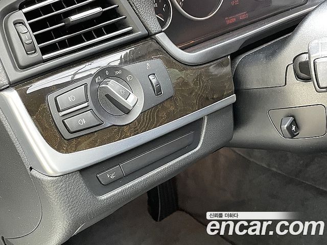 BMW 5 серии 2010 thumb 4