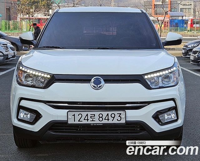 SsangYong Tivoli 2017 thumb 2