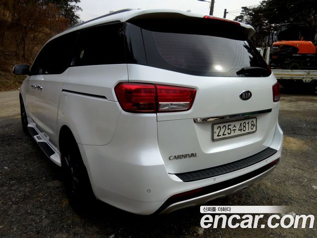 Kia Carnival 2016 thumb 3