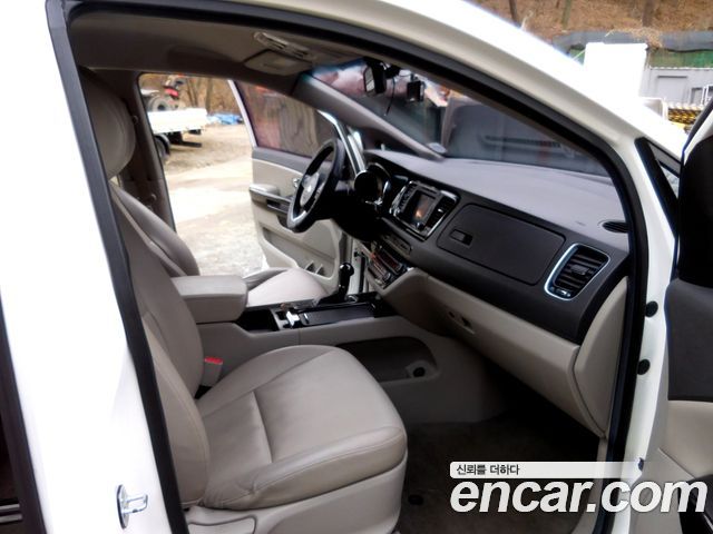 Kia Carnival 2016 thumb 7