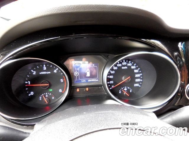Kia Carnival 2016 thumb 8