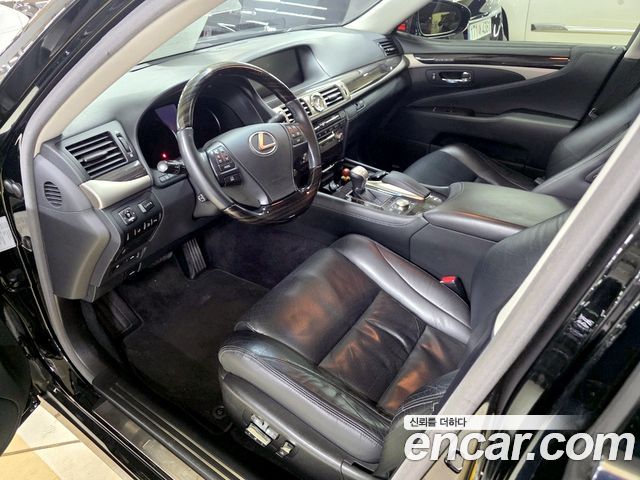 Lexus LS 2014 thumb 7