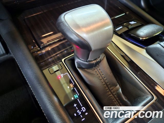 Lexus LS 2014 thumb 9