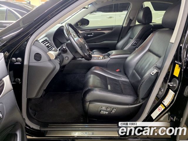 Lexus LS 2014 thumb 10