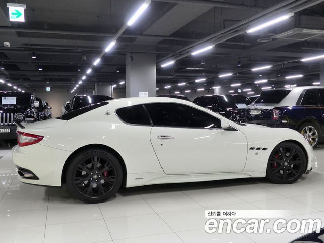 Maserati GranTurismo 2009 thumb 3