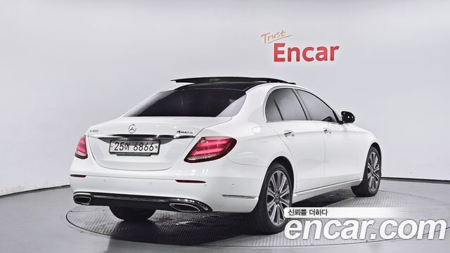 Mercedes-Benz E-Class 2019 thumb 3