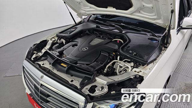 Mercedes-Benz E-Class 2019 thumb 7