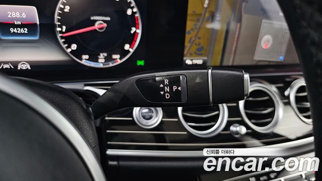 Mercedes-Benz E-Class 2019 thumb 10