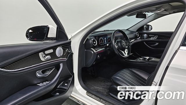 Mercedes-Benz E-Class 2019 thumb 11