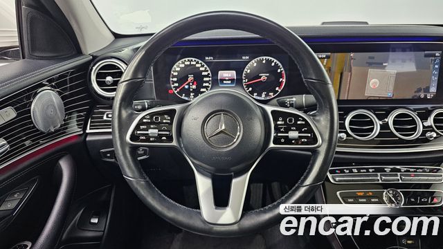 Mercedes-Benz E-Class 2019 thumb 12
