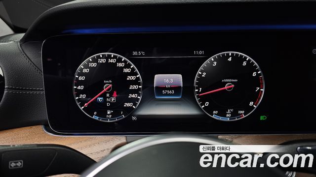 Mercedes-Benz E-Class 2019 thumb 8