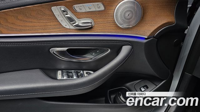Mercedes-Benz E-Class 2019 thumb 11
