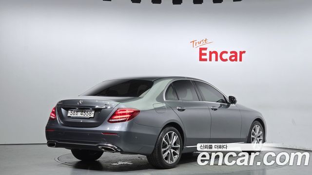 Mercedes-Benz E-Class 2019 thumb 3
