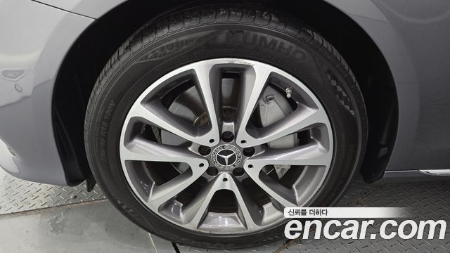Mercedes-Benz E-Class 2019 thumb 6