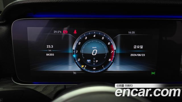 Mercedes-Benz E-Class 2019 thumb 9