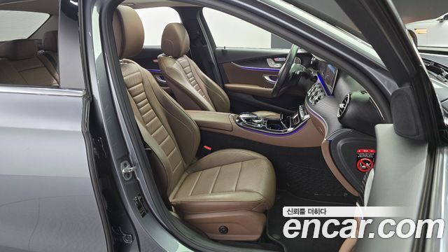 Mercedes-Benz E-Class 2019 thumb 10
