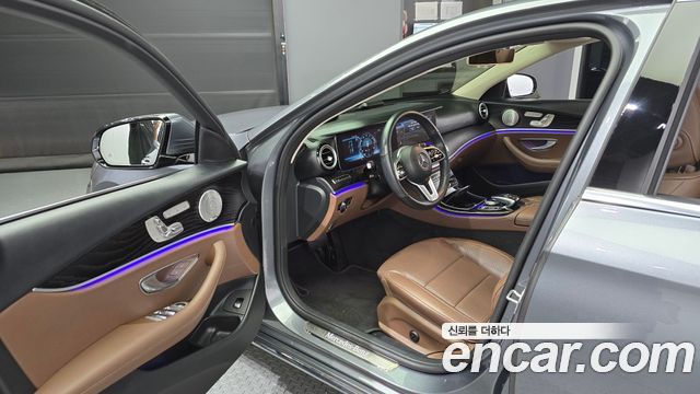 Mercedes-Benz E-Class 2019 thumb 12