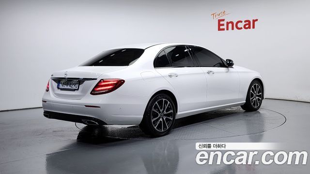 Mercedes-Benz E-Class 2020 thumb 2