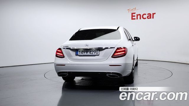 Mercedes-Benz E-Class 2020 thumb 4