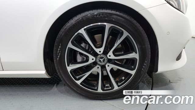 Mercedes-Benz E-Class 2020 thumb 5