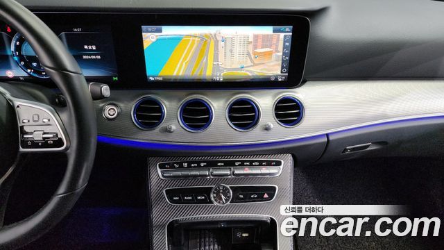 Mercedes-Benz E-Class 2020 thumb 12