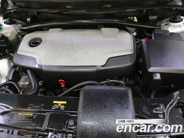 Volvo XC90 2010 thumb 6