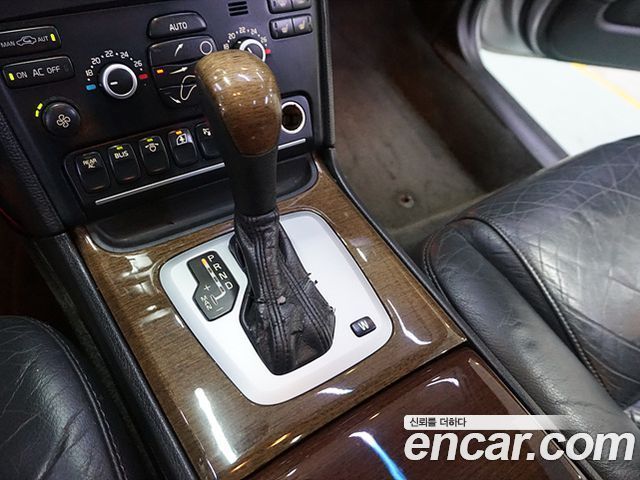 Volvo XC90 2010 thumb 9