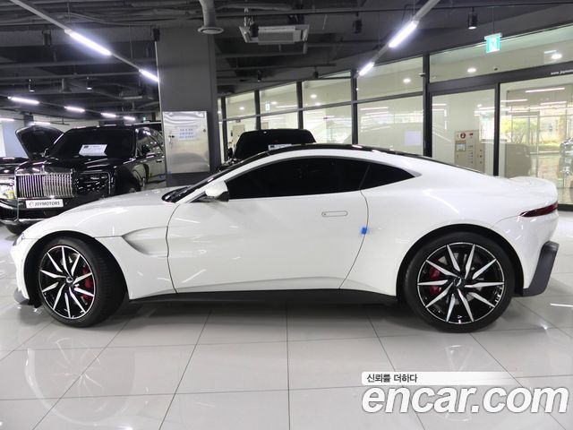 Aston Martin Vantage 4.0T V8 2019 thumb 3