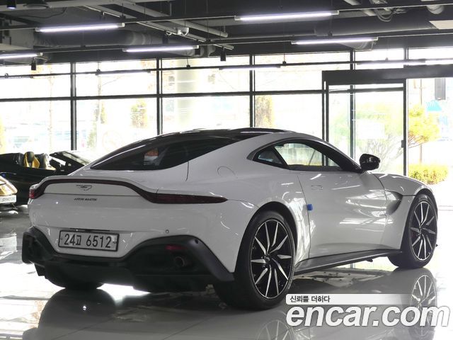 Aston Martin Vantage 4.0T V8 2019 thumb 4