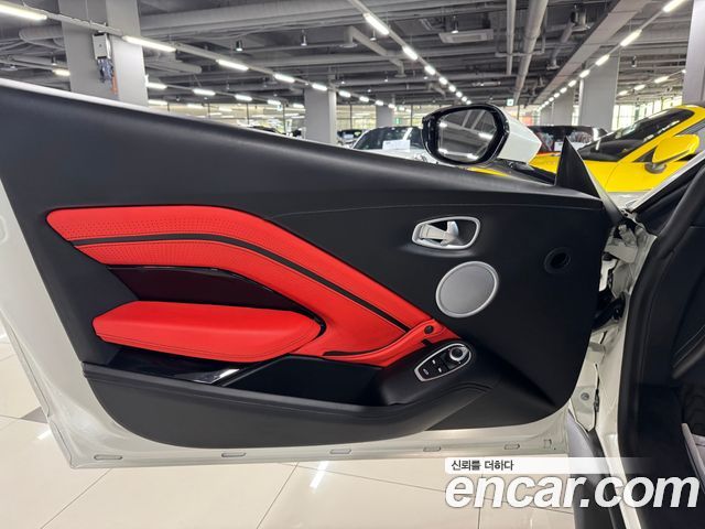 Aston Martin Vantage 4.0T V8 2019 thumb 7