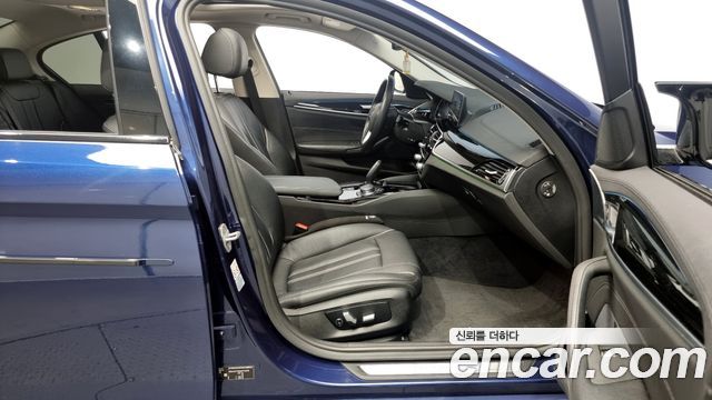 BMW 5 серии 2018 thumb 11