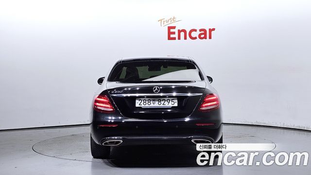 Mercedes-Benz E-Class 2019 thumb 5