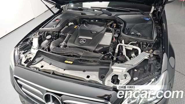 Mercedes-Benz E-Class 2019 thumb 7