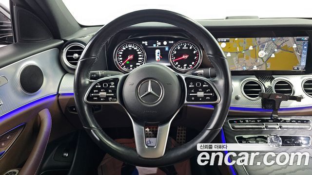 Mercedes-Benz E-Class 2019 thumb 12