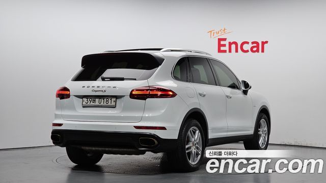 Porsche Cayenne 2015 thumb 3