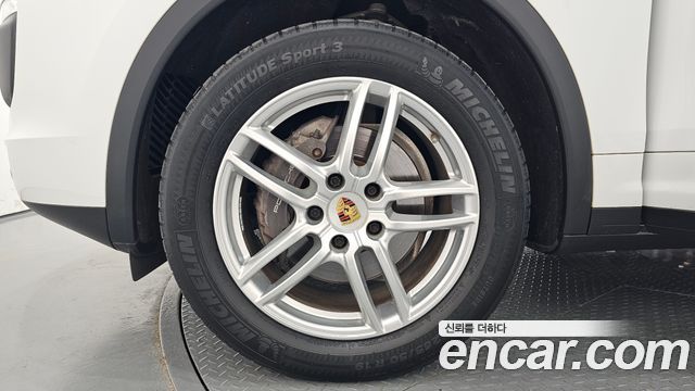 Porsche Cayenne 2015 thumb 5