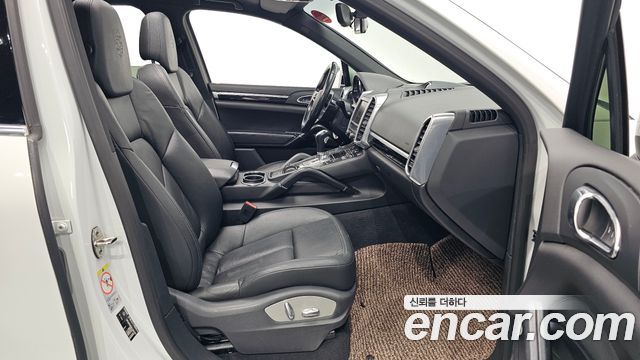 Porsche Cayenne 2015 thumb 10