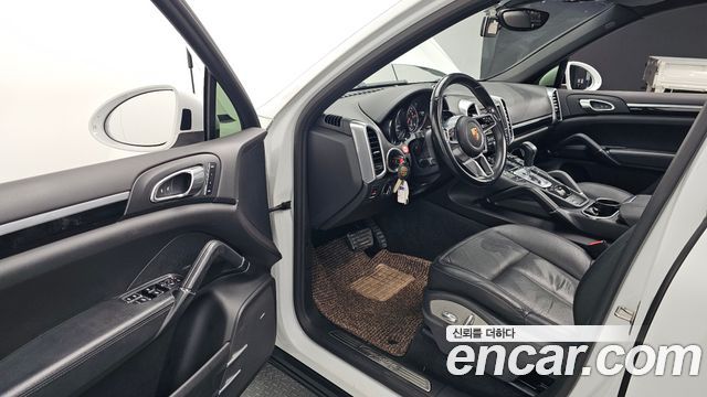 Porsche Cayenne 2015 thumb 12